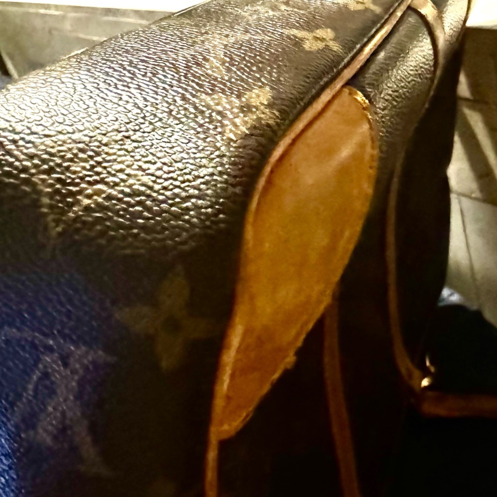 LV laptop briefcase/bag. This is in great shape. - Picture 4 of 9